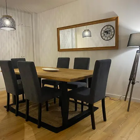 Nest Nestled Minutes From The Coast Lejlighed *