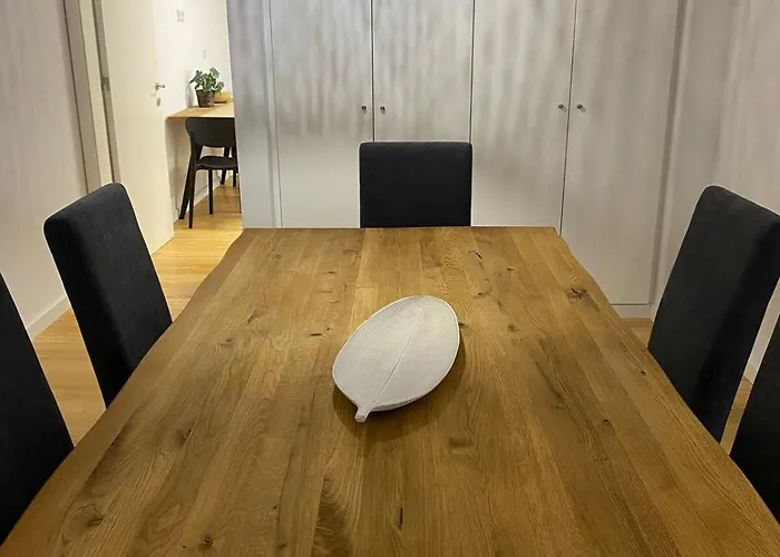 Nest Nestled Minutes From The Coast *