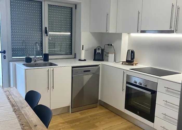 Nest Nestled Minutes From The Coast *