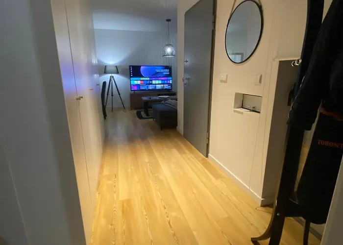 Nest Nestled Minutes From The Coast Lejlighed