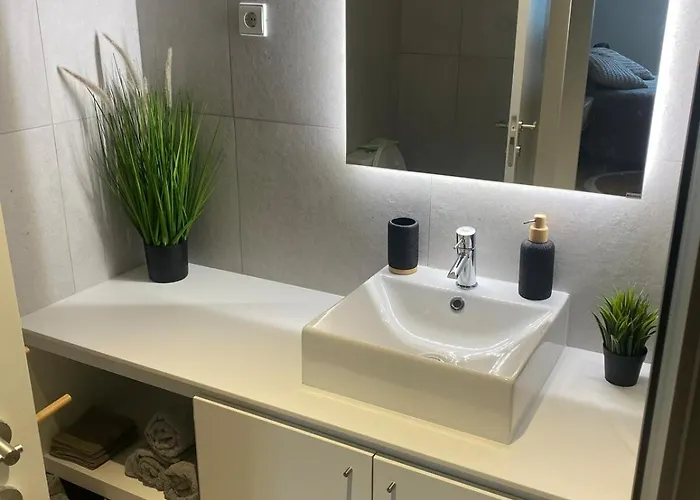 Nest Nestled Minutes From The Coast * Lagoa (Azores)