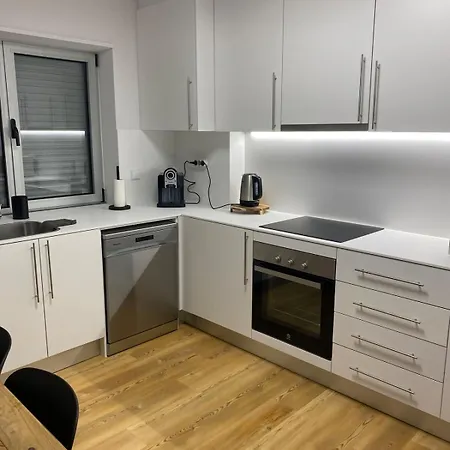 Nest Nestled Minutes From The Coast Appartamento