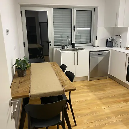 Nest Nestled Minutes From The Coast Appartamento