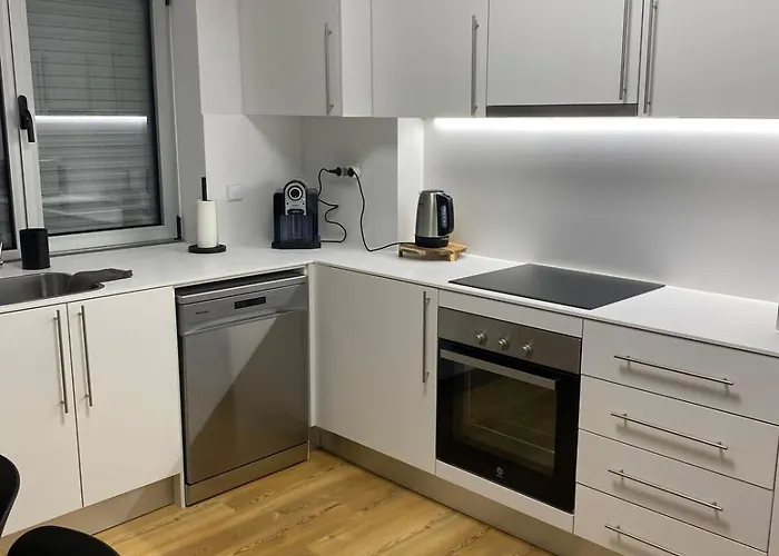 Nest Nestled Minutes From The Coast Apartamento