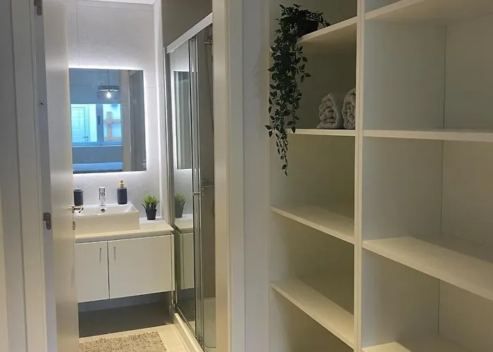 Nest Nestled Minutes From The Coast *