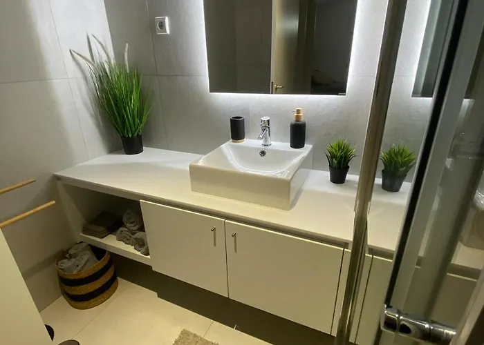 Nest Nestled Minutes From The Coast Appartamento *